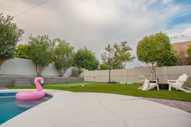 Building Photo - 5924 E Woodridge Dr