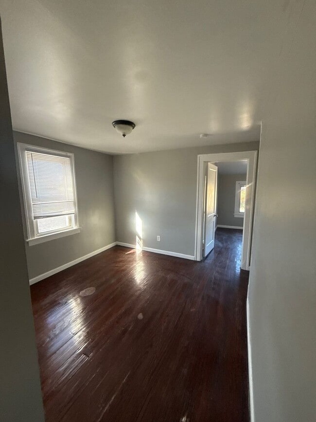 Building Photo - 4 Bedroom 2 Bath Home in Lincoln Park