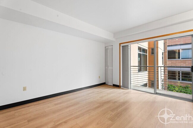 Building Photo - 701 Columbia St