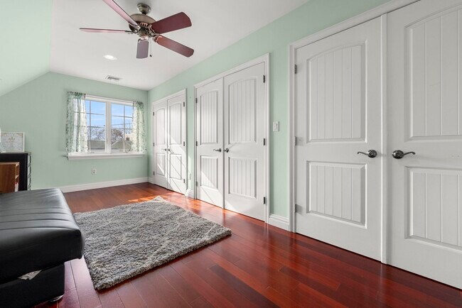 Building Photo - 77 W 17th St