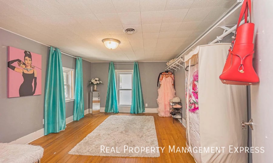 Building Photo - 4 Bedroom 2 Bathroom Home in Sioux Falls