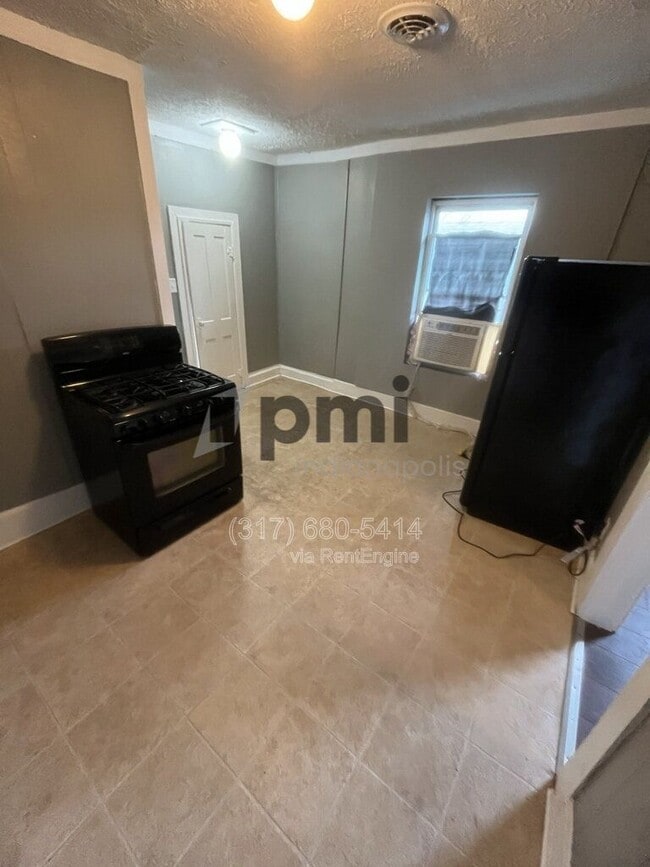 Building Photo - 213 1/2 S Madison Ave