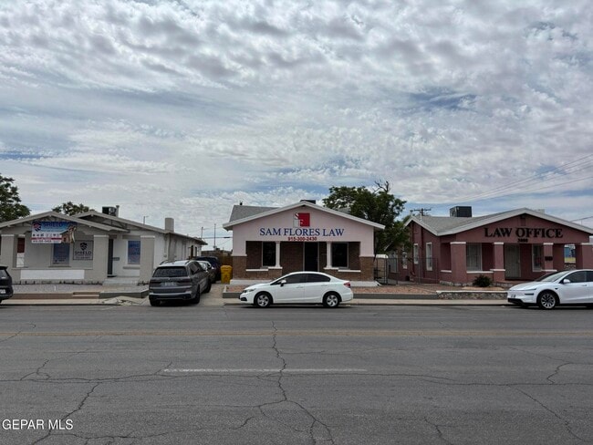 Building Photo - 3004 Yandell Dr