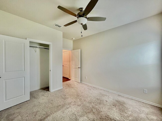 Building Photo - 202 S Rainbow Dr
