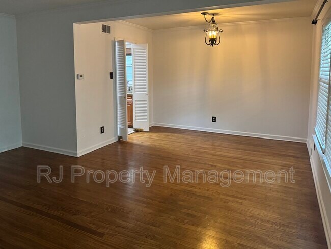 Building Photo - 1619 Dorset Dr