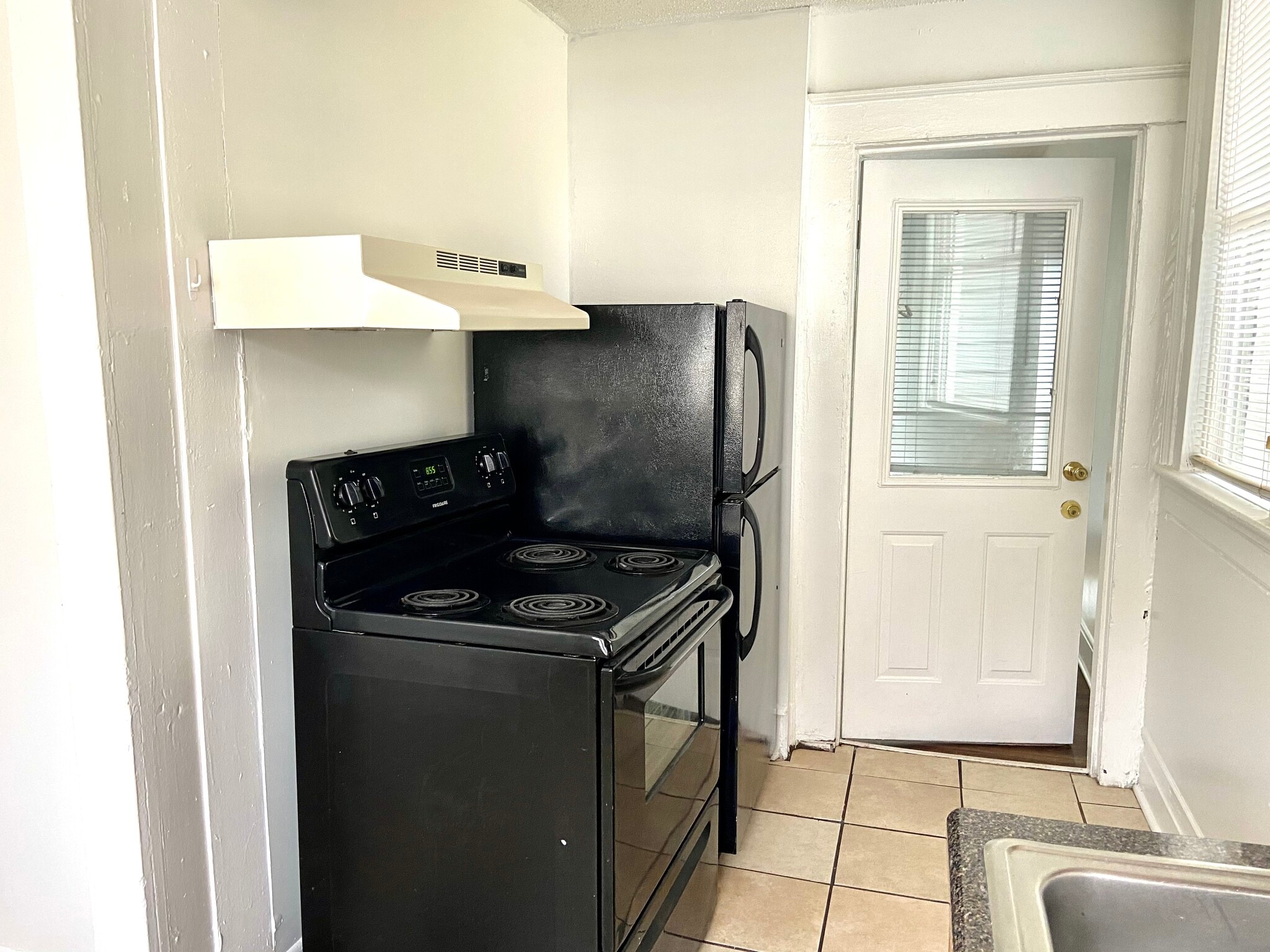 Building Photo - 1412 15th St S