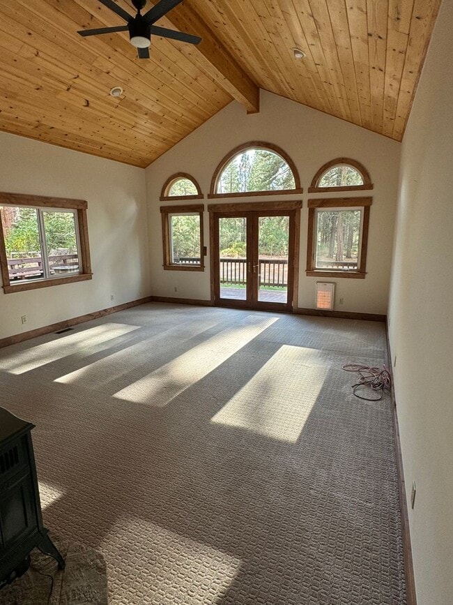 Building Photo - Luxury Mountain Retreat: 4-Bedroom Home wi...