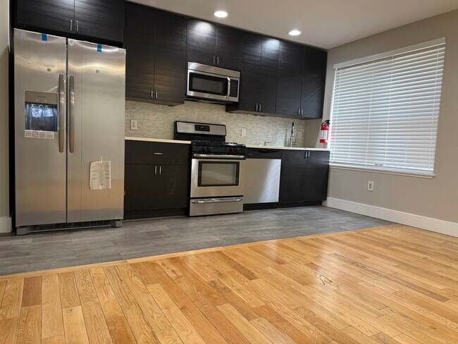 Building Photo - 73-75-75 Ferry St