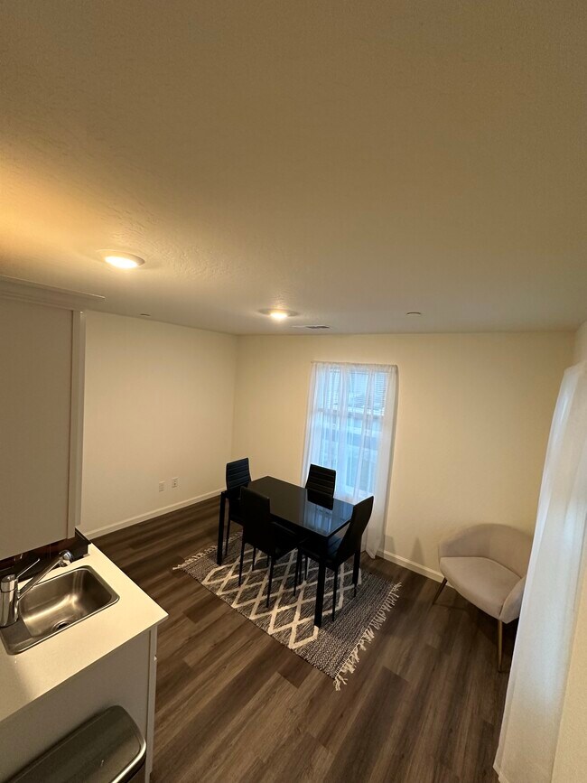 Building Photo - GenUnit Suite, Sterling Hl Ct