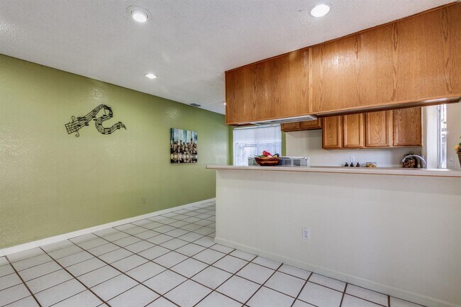 Building Photo - Beautiful 4/2 home