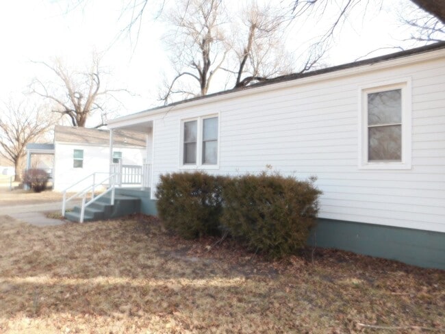 Building Photo - Very nice 3 bedroom/1 bath in El Dorado!