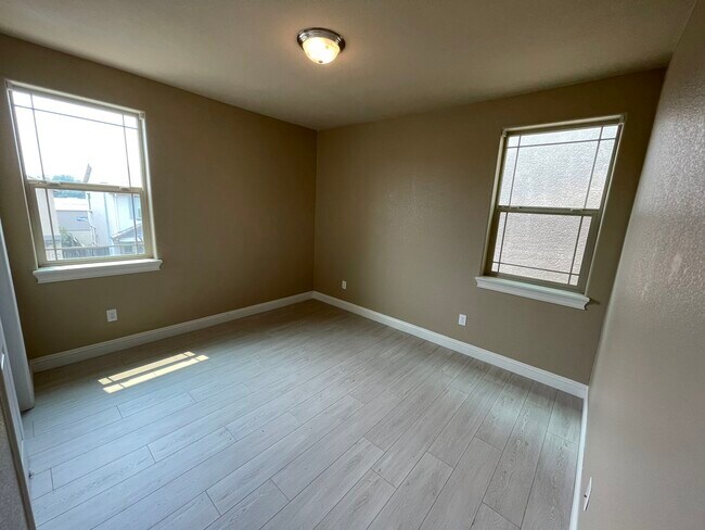 Building Photo - 691 Addison Ln