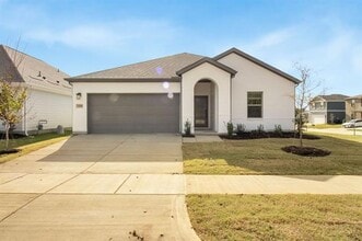 Building Photo - 3204 Royal Frst Dr