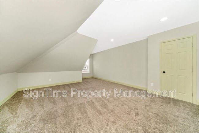 Building Photo - 25 Wayside Ave