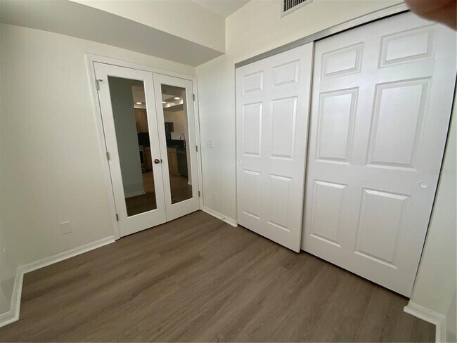 Building Photo - 6315 Shoreline Dr