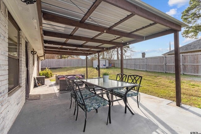 Building Photo - 10801 Harvest Wood Dr