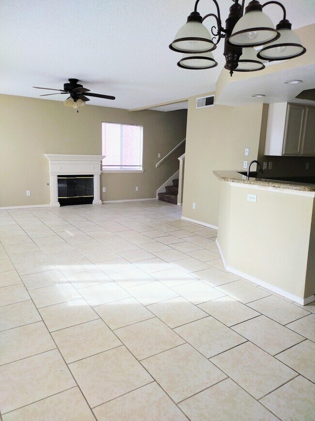 Building Photo - 4480 Loma Diamante Dr