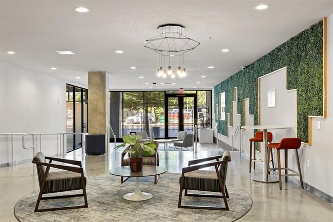 Building Photo - 1800 E 4th St