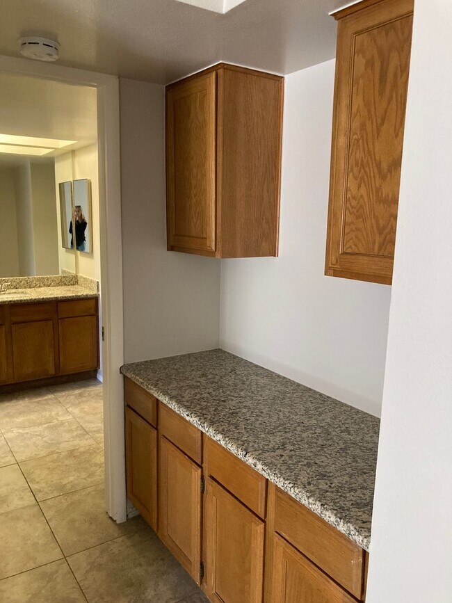 Building Photo - 3 bedroom condo in Village of Oak Creek
