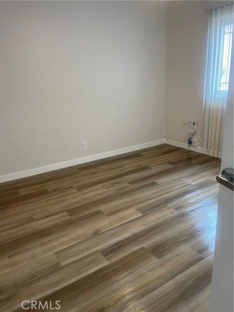 Building Photo - 1526 W 101st St