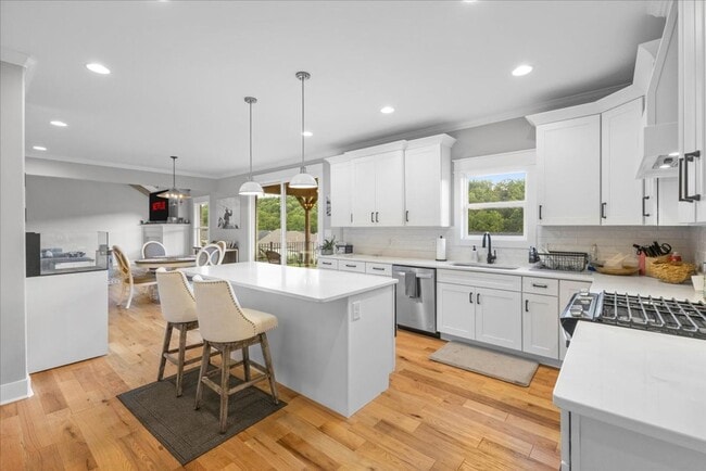 Building Photo - Beautiful Home for Rent in Chestnut Cove