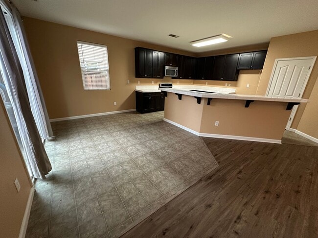 Building Photo - Beautiful 4 Bedroom, 2.5 Bath Lathrop Home