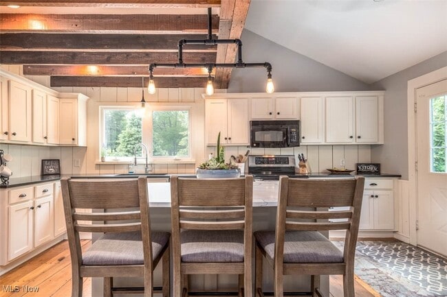 Building Photo - 6287 Riverview Rd