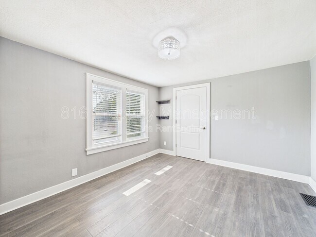 Building Photo - 701 W Kansas St