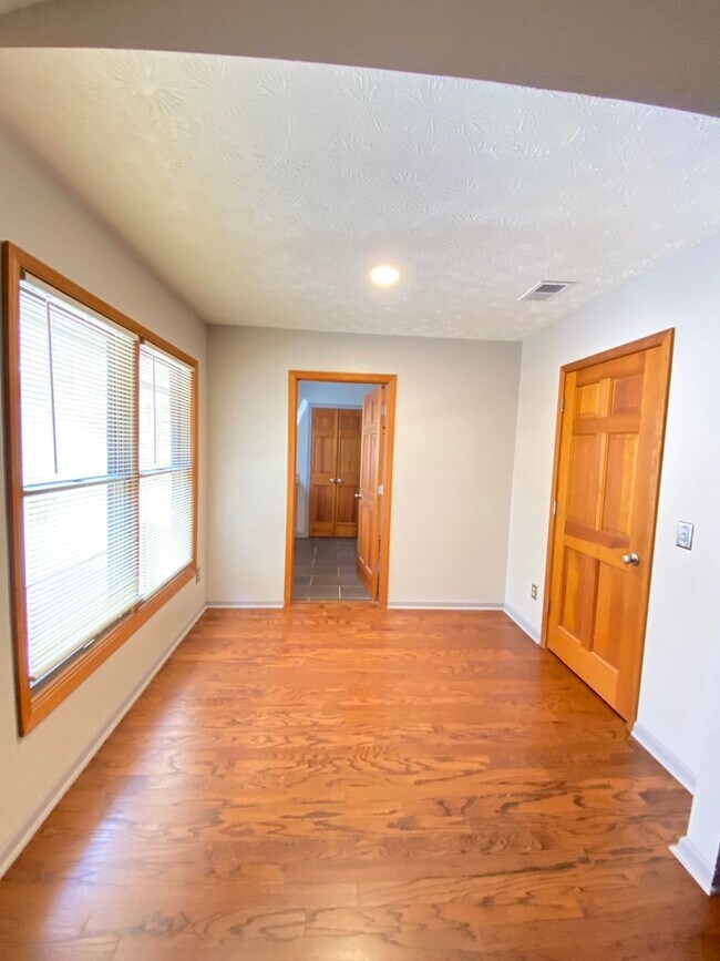 Building Photo - Beautiful Home Available Now!