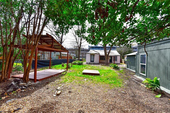 Building Photo - 410 Kenniston Dr