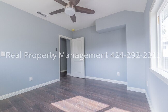 Building Photo - 1354 E 23rd St