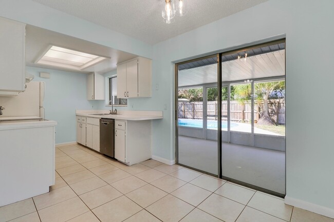 Building Photo - 2145 5th St