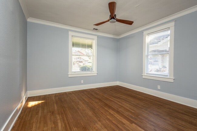 Building Photo - 3BR SFR with Washer/Dryer In Unit & Fenced Backyard in Midtown