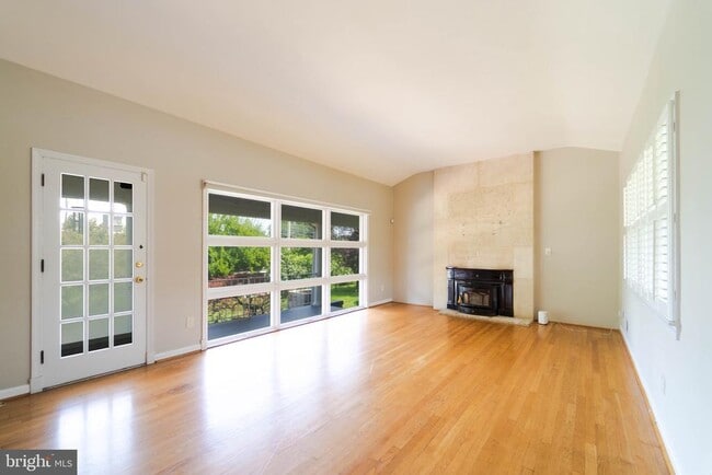 Building Photo - 610 Valley Brook Dr