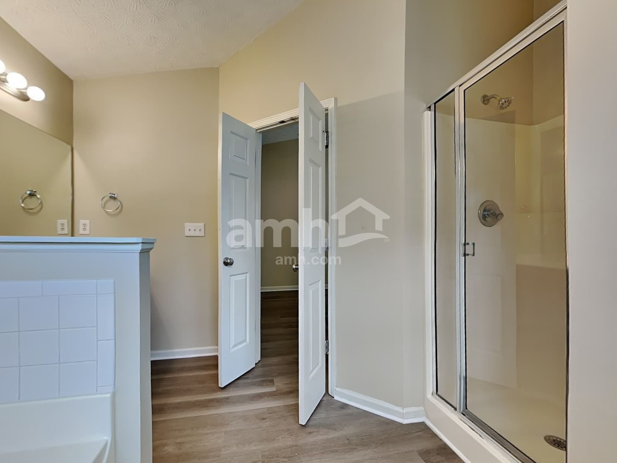 Building Photo - 5410 Lakebrooke Run