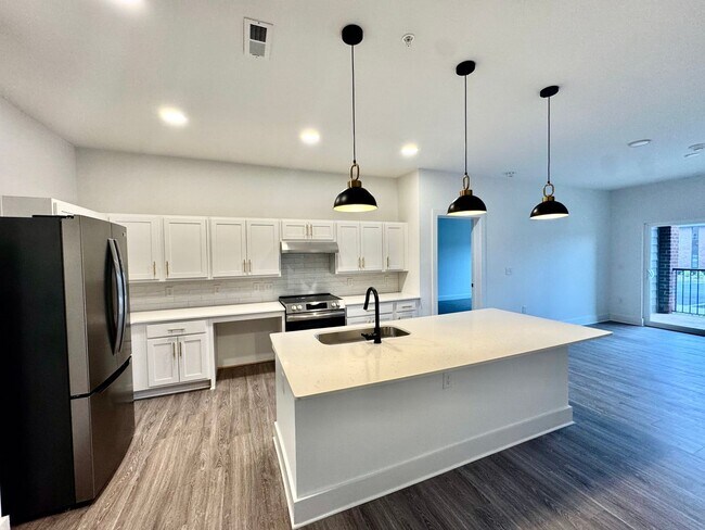 Building Photo - Beautiful NEW 2-Bed, 2- Bath Apartment in Rock Hill!