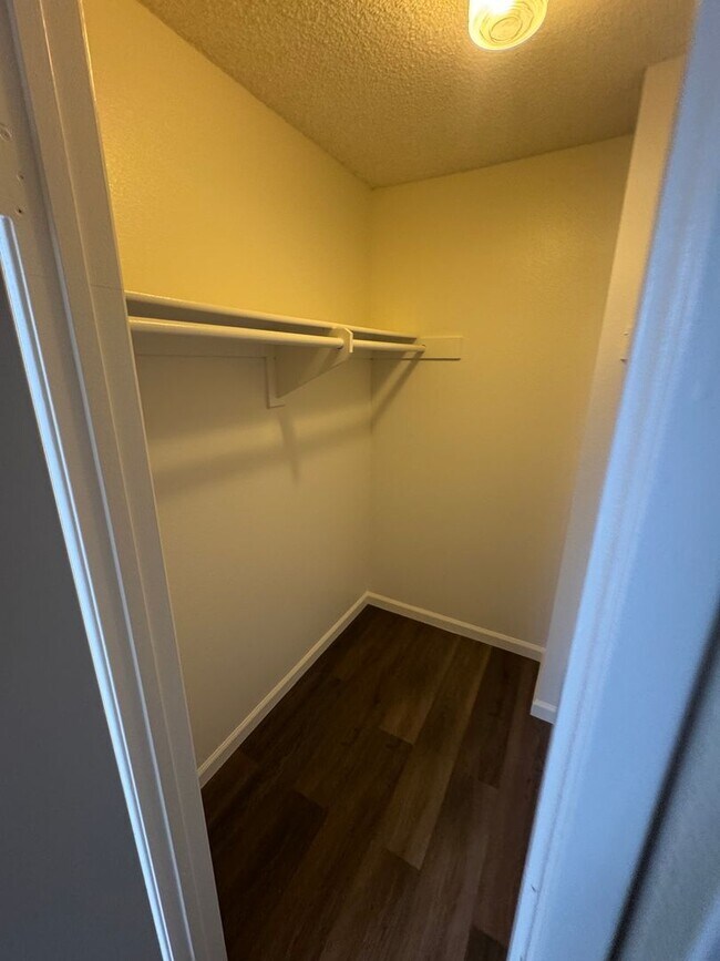 Building Photo - Oleander