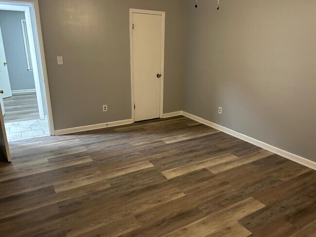Building Photo - 614 Miller Ave