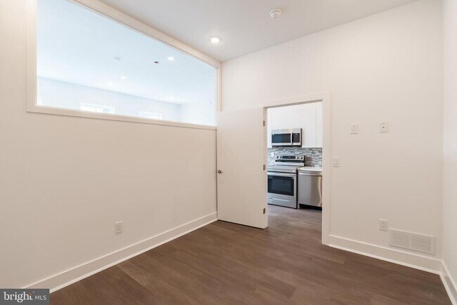 Building Photo - 813 N Broad St