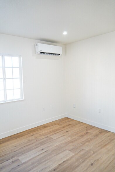 Building Photo - 3053 Valle Ave