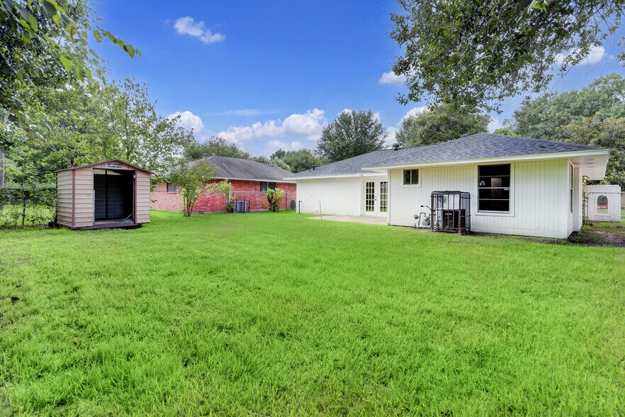 Building Photo - 4411 Oak Shadows Dr