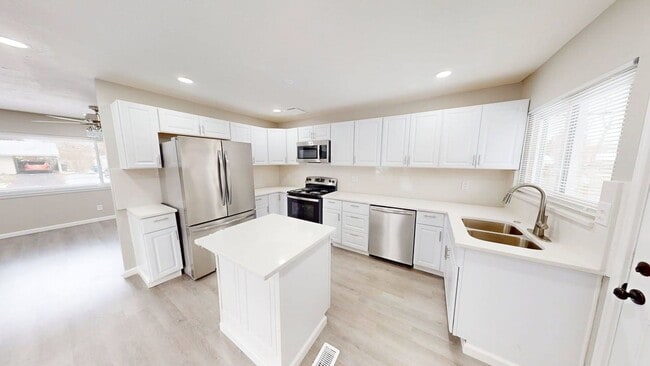 Building Photo - 769 Kettering Rd