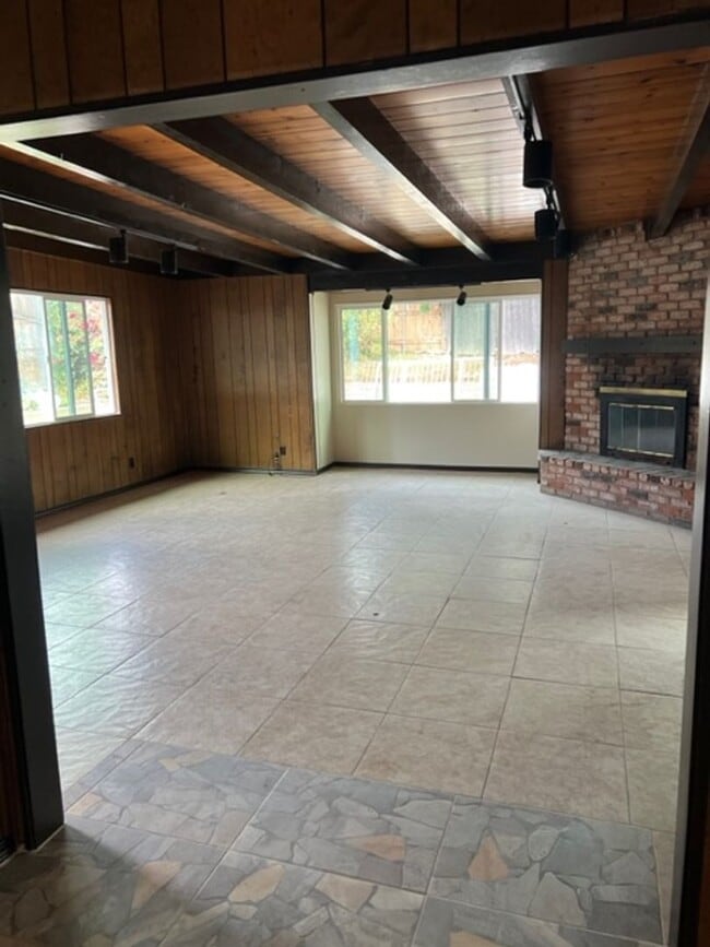 Building Photo - Spacious 4BR Cul-de-Sac Home with Large Backyard & Attached Garage