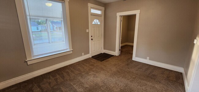 Building Photo - Spacious corner lot home with great natural light!