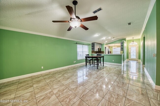 Building Photo - 185 Hawthorn Hedge Ln