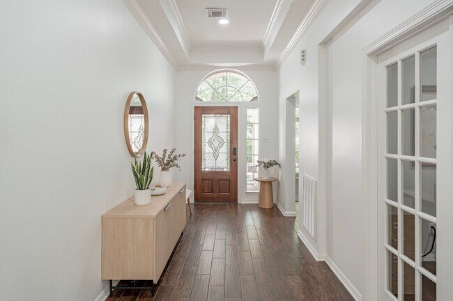 Building Photo - 11 E Sienna Pl