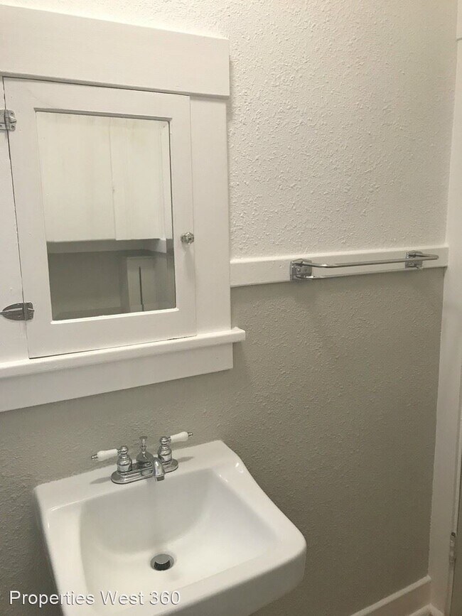 Building Photo - 2 br, 1 bath House - 209 NW 17th Ave.