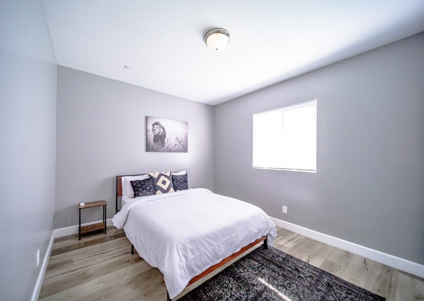 Building Photo - 3415 Edgehill Dr