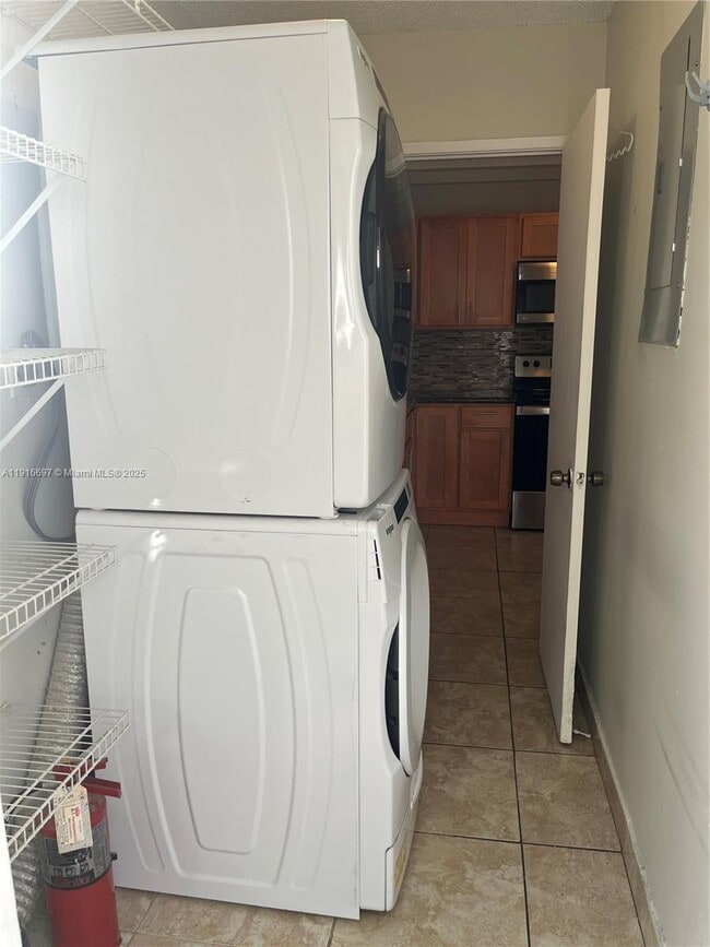 Building Photo - 9722 NW 6th Ln