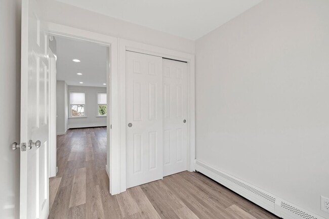 Building Photo - 561 Broad St